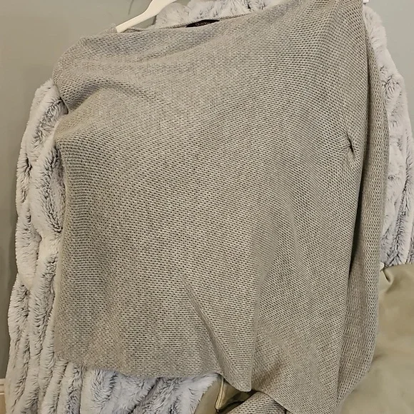 Quince Nursing Shawl - Picture 4 of 5